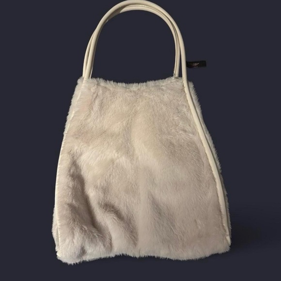 NWT Victoria's Secret Cream Faux Fur Hobo Bag - Picture 2 of 3